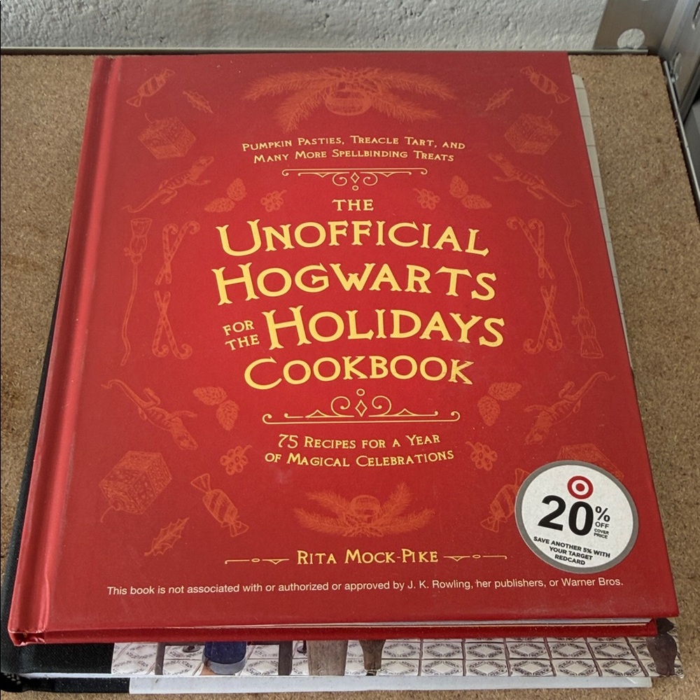 The Unofficial Hogwarts for the Holidays Cookbook - Red